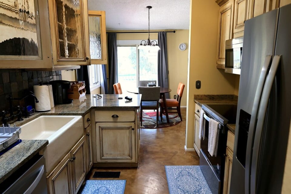 Fully equipped kitchen with granite countertops and farmhouse sink