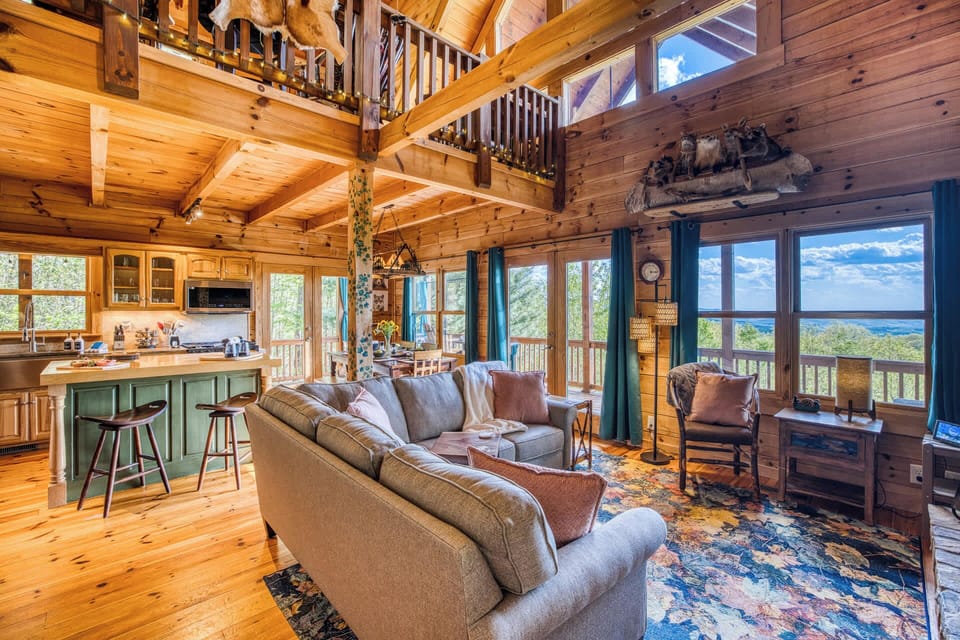 Cozy, inviting and amazing views!