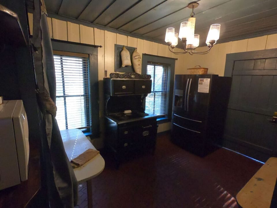 Kitchen | Vintage Appliances | Window Views