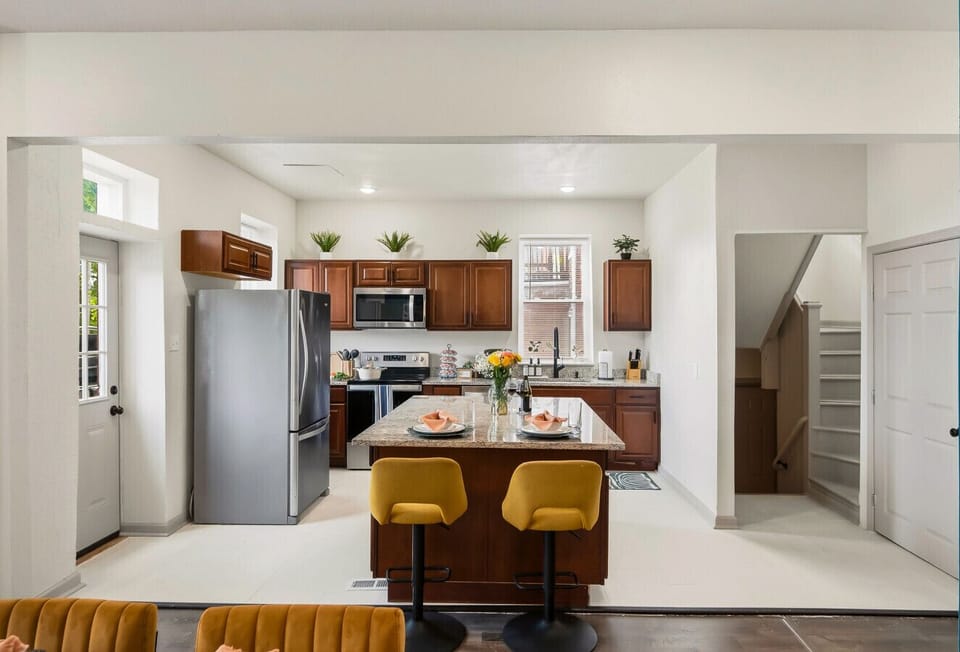 Kitchen: Precision meets convenience in a layout designed for serious culinary exploration.