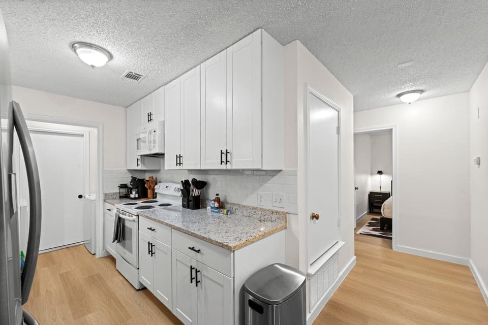 An open kitchen layout that keeps everyone connected, whether you’re cooking, chatting, or checking in on the score.