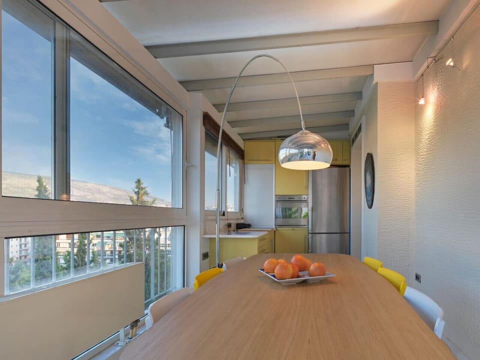 Dining area: Table for 6