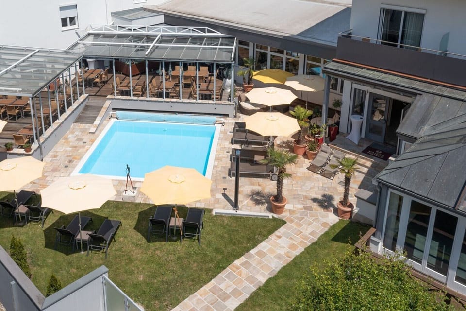 Hotel Exterior [summer]