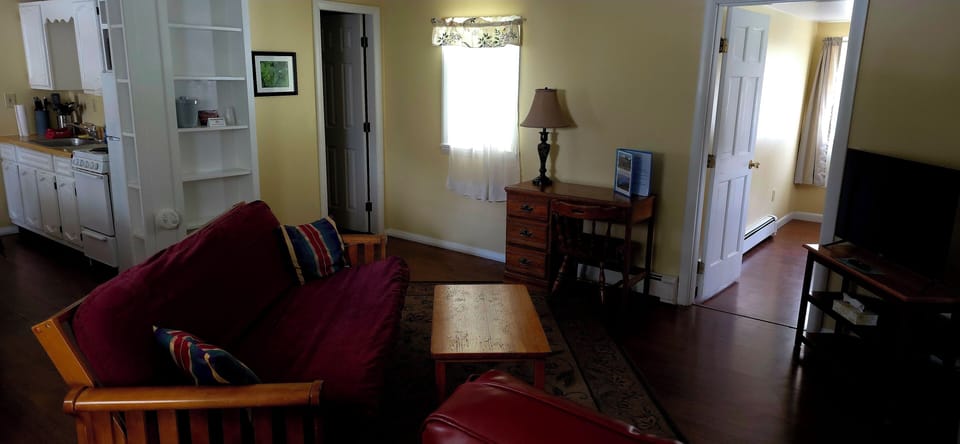 Porch Suite Livingroom 1