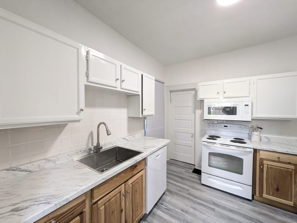 Stocked Kitchen, Like New.