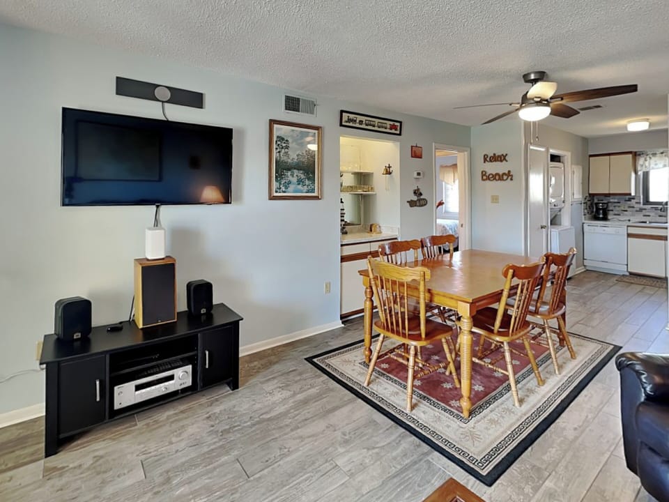 Open Concept Living w. Smart TV, Wet Bar