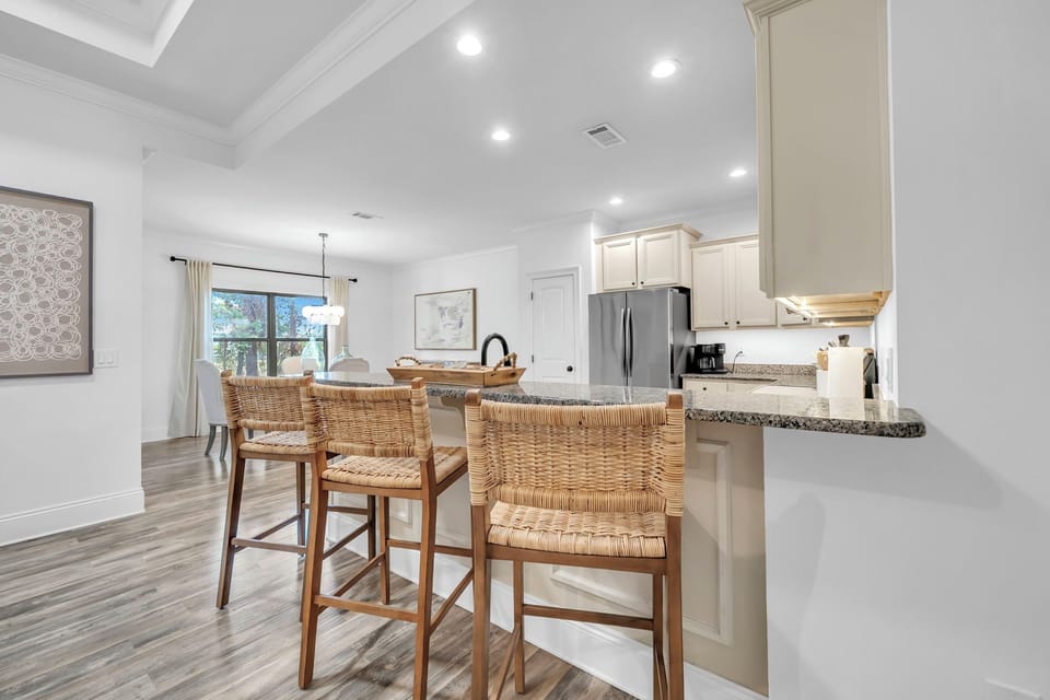 The breakfast bar, with additional seating for coffee conversations!