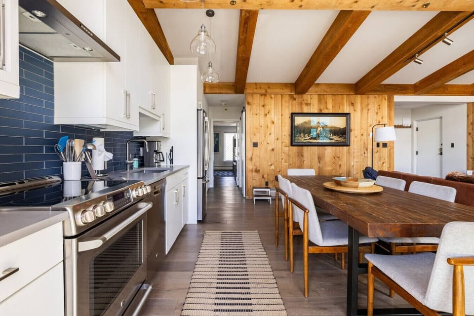 Open concept layout with fully equipped kitchen