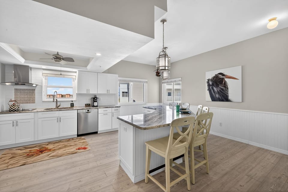 Kitchen with a large island and a countertop dining area