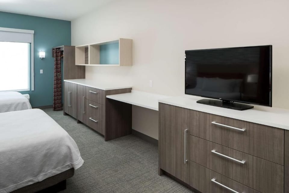 Bedroom. Interior and views may vary based on location and availability.