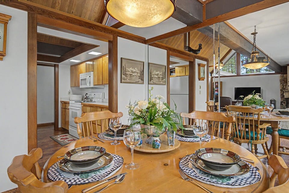 Dining area seamlessly flows into the kitchen