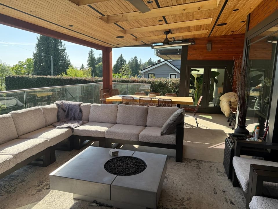 Top Patio, with natural gas table and dining for 10 