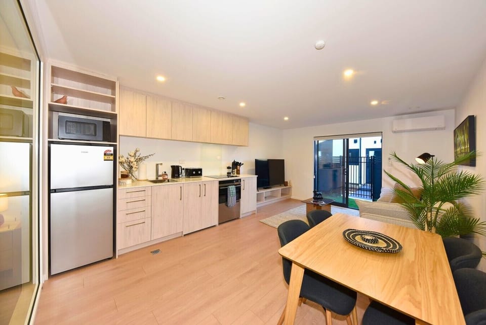 9 245 Moorhouse Ave (3) - Edited