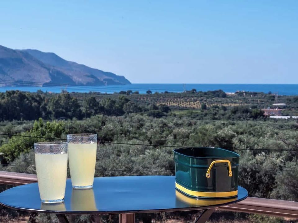Open views stretch across the countryside toward the coastline, with the surrounding hills creating a sense of space and calm throughout the day.