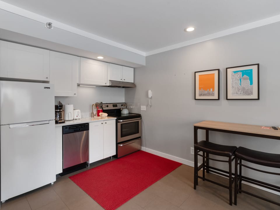 Kitchen / Dining for 2