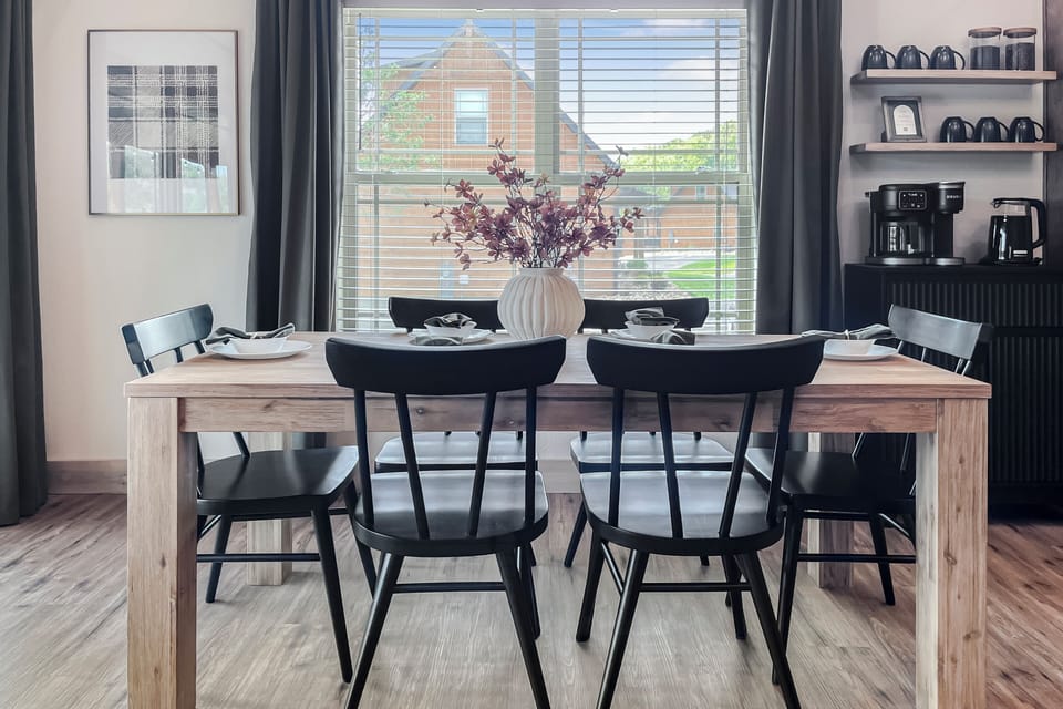 Share meals together or start the day slowly with coffee from the bar.
