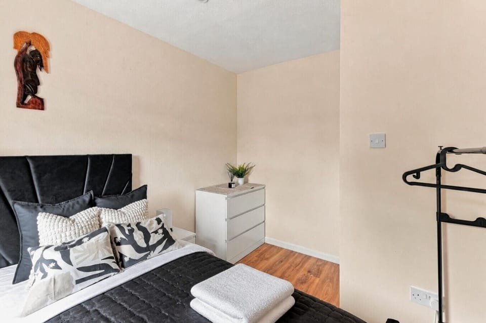 Ample storage available in the clothes rail and chest of drawers.
