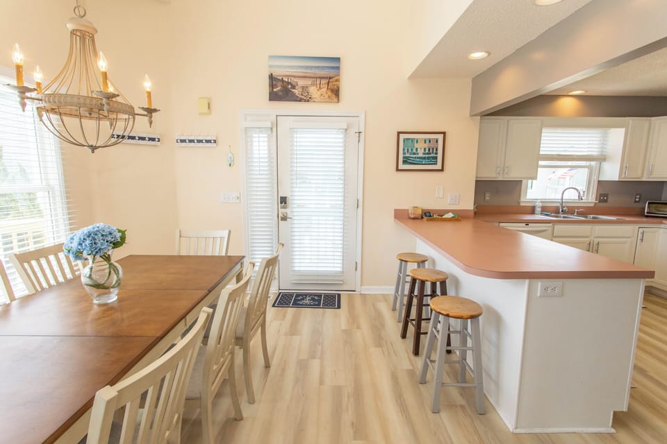 3 bar stools for additional eating space 
