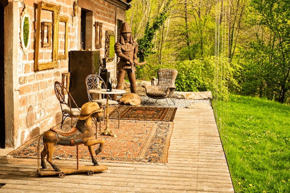 Front deck with view on the redwoods