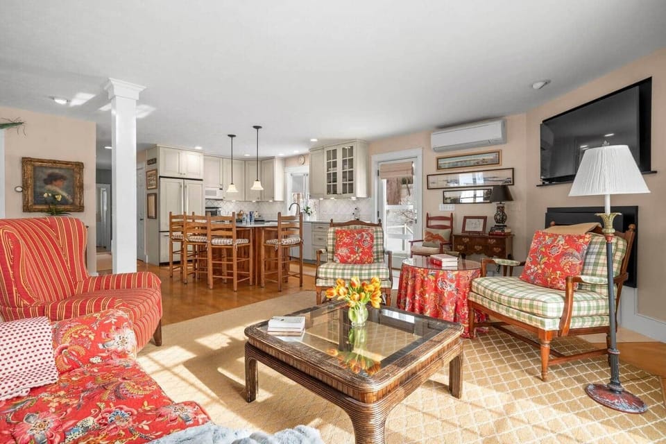 Open Kitchen & Living Area