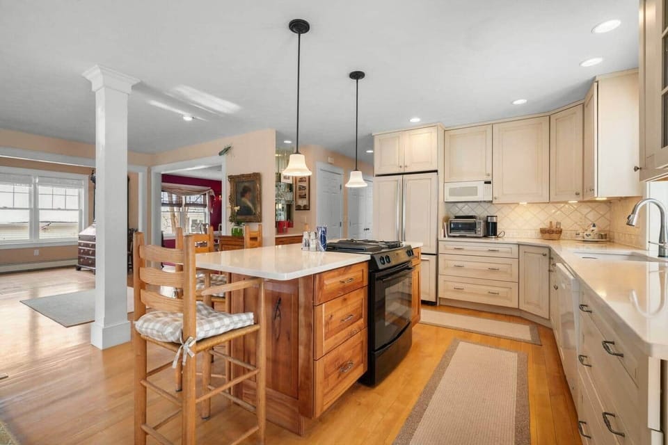 Beautiful Open-Concept Kitchen