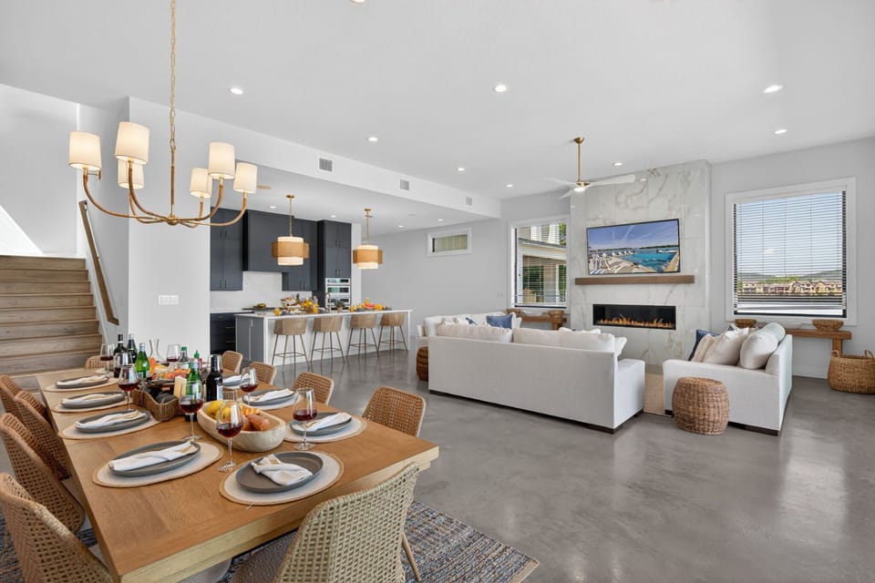 Dining Space for Group Entertaining 