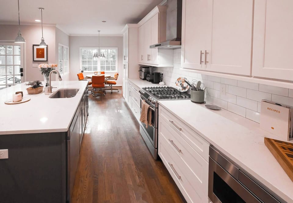 Chef's kitchen with high end appliances