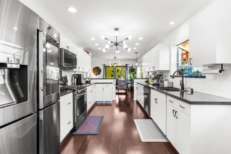 High-end appliances and a smart layout make this kitchen genuinely functional for groups — whether you`re cooking a quick breakfast or a full dinner.
