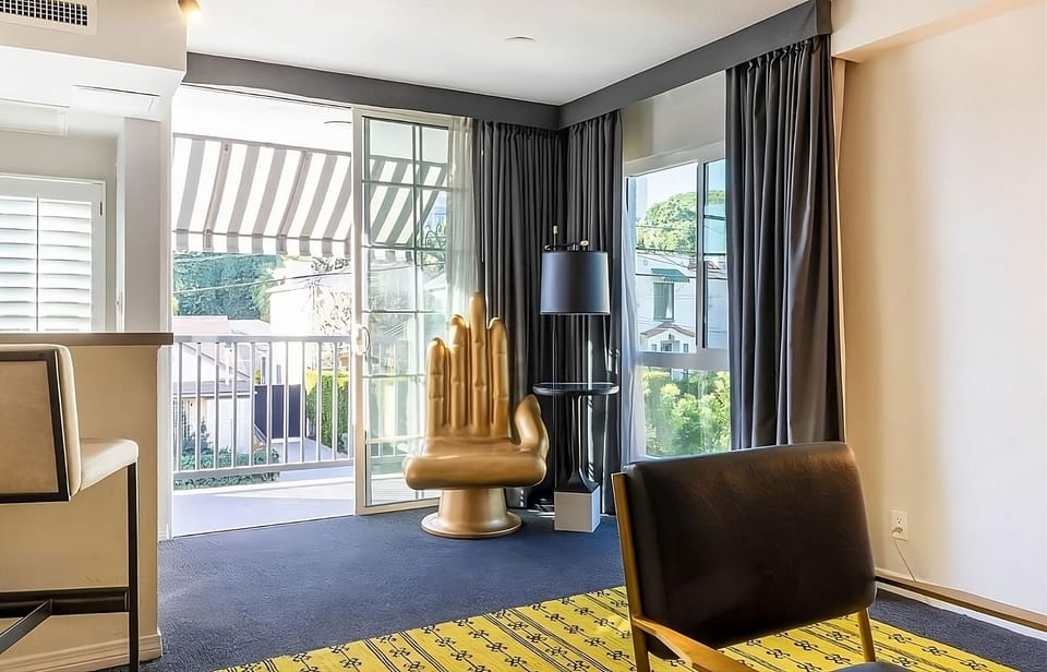 Open the doors and let fresh air fill the suite.