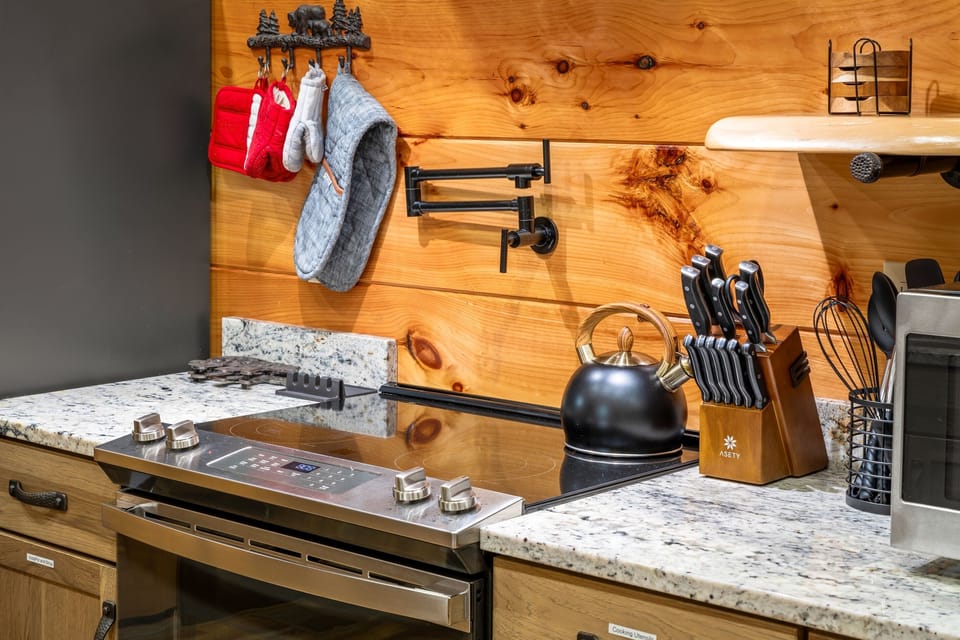 A well-equipped kitchen makes preparing breakfast, lunch, or dinner simple and enjoyable.