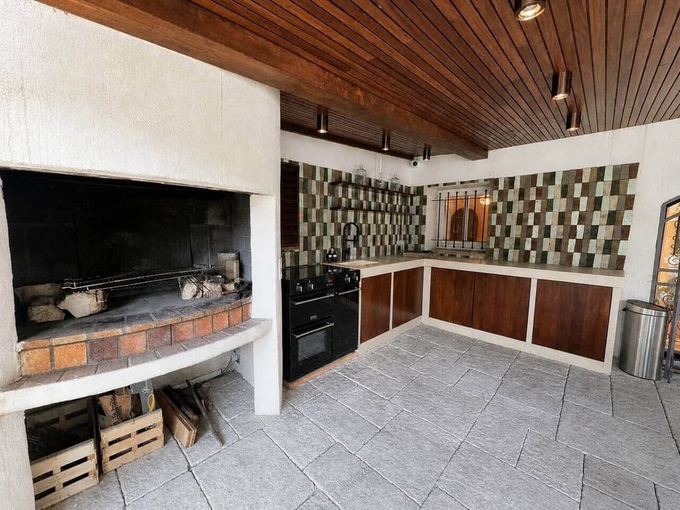 external dining room, kitchen