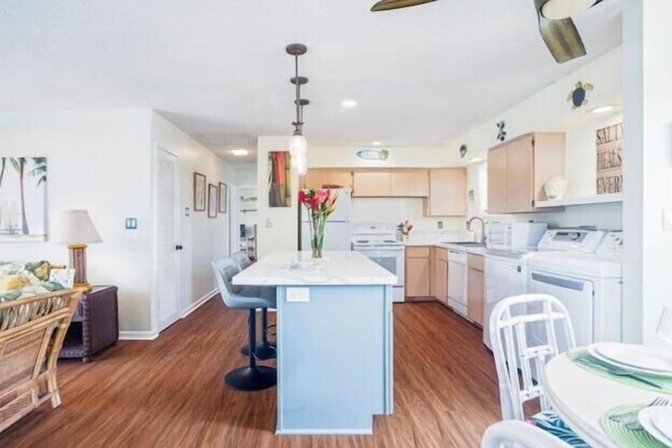 Kitchen with island
