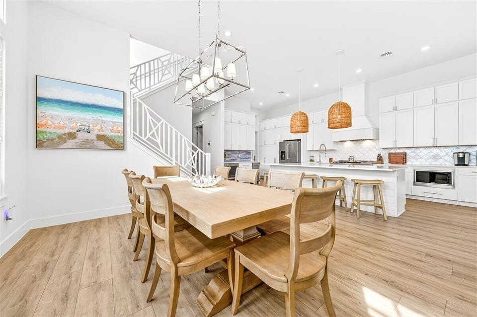 1st Floor, Dining Area