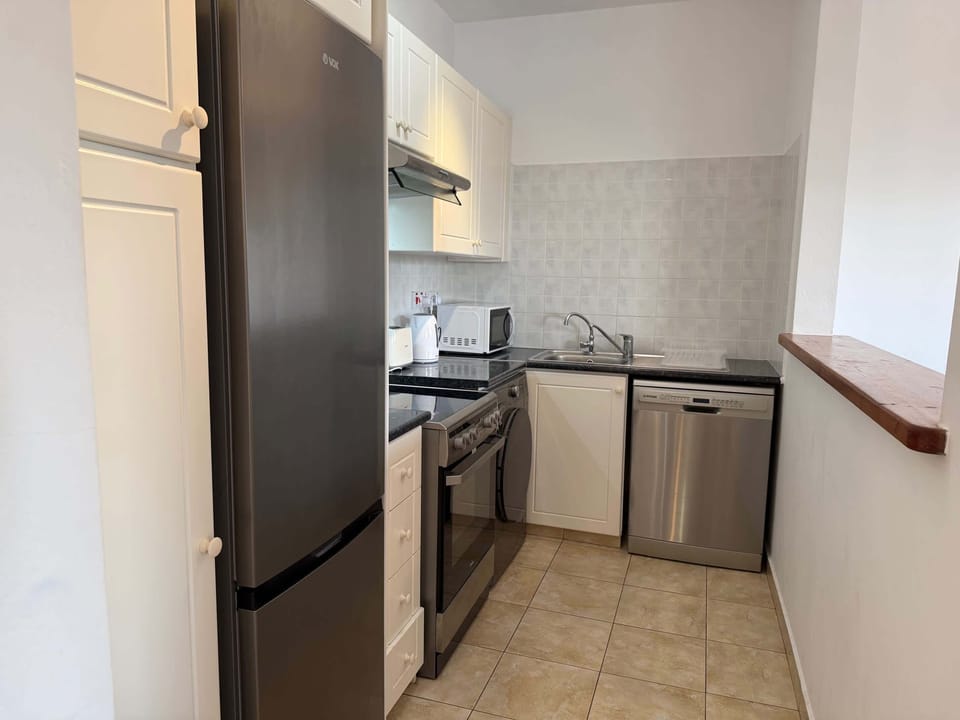 Kitchen with dish washer