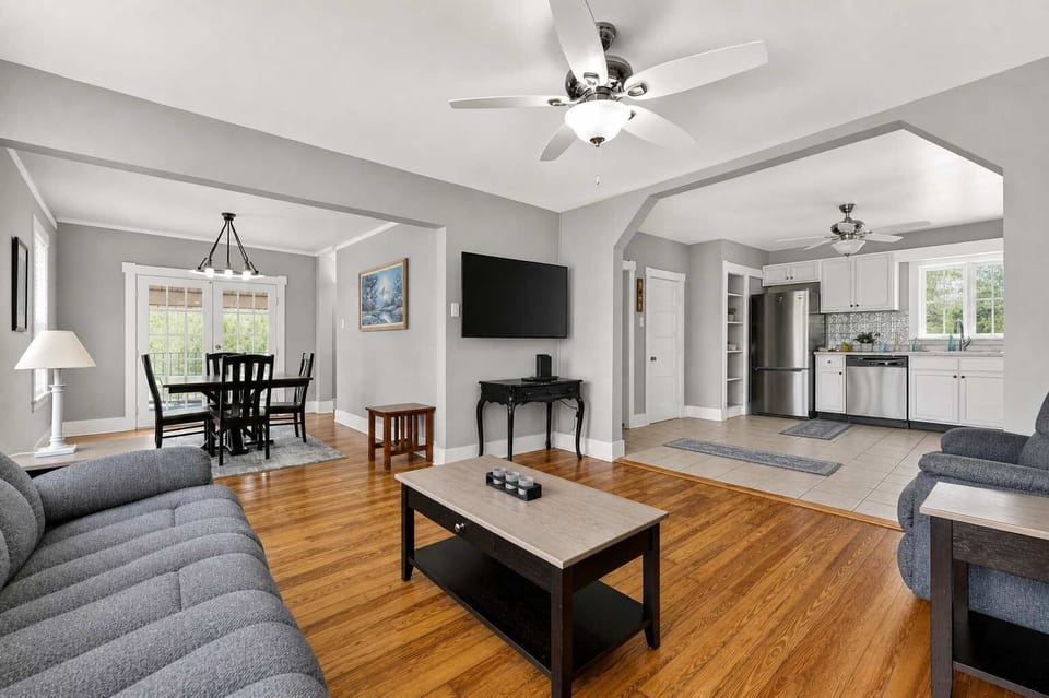 Inside, you’ll find a comfortable living space with a Smart TV, a fully equipped kitchen for home-cooked meals