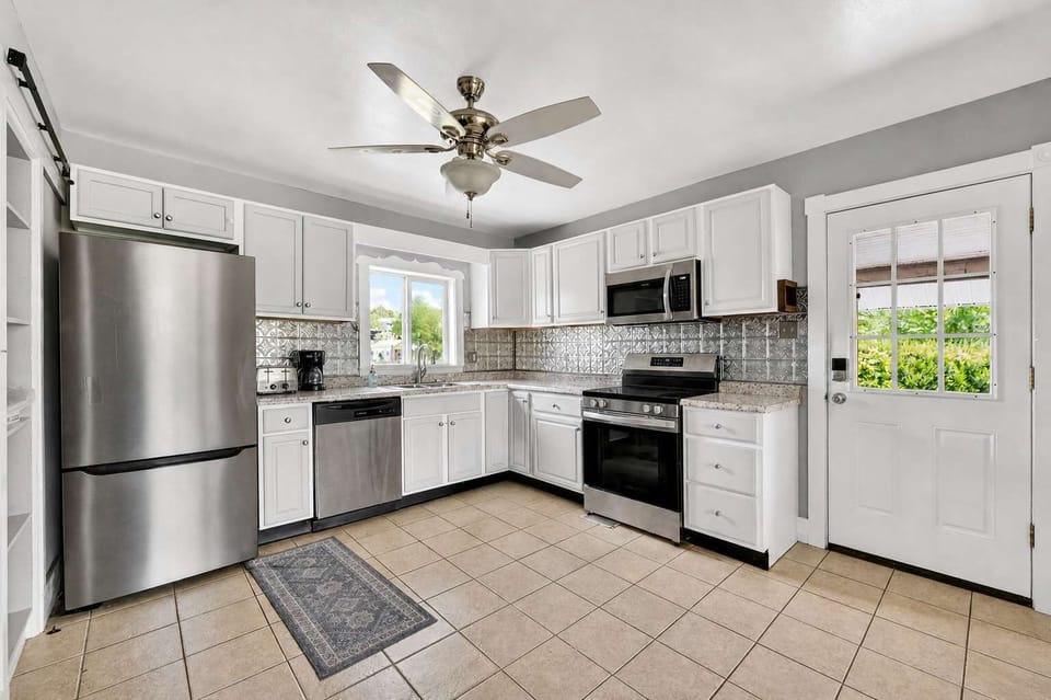Enjoy a fully equipped kitchen with everything needed to cook and dine in during your stay. Great for everything from quick breakfasts to full meals
