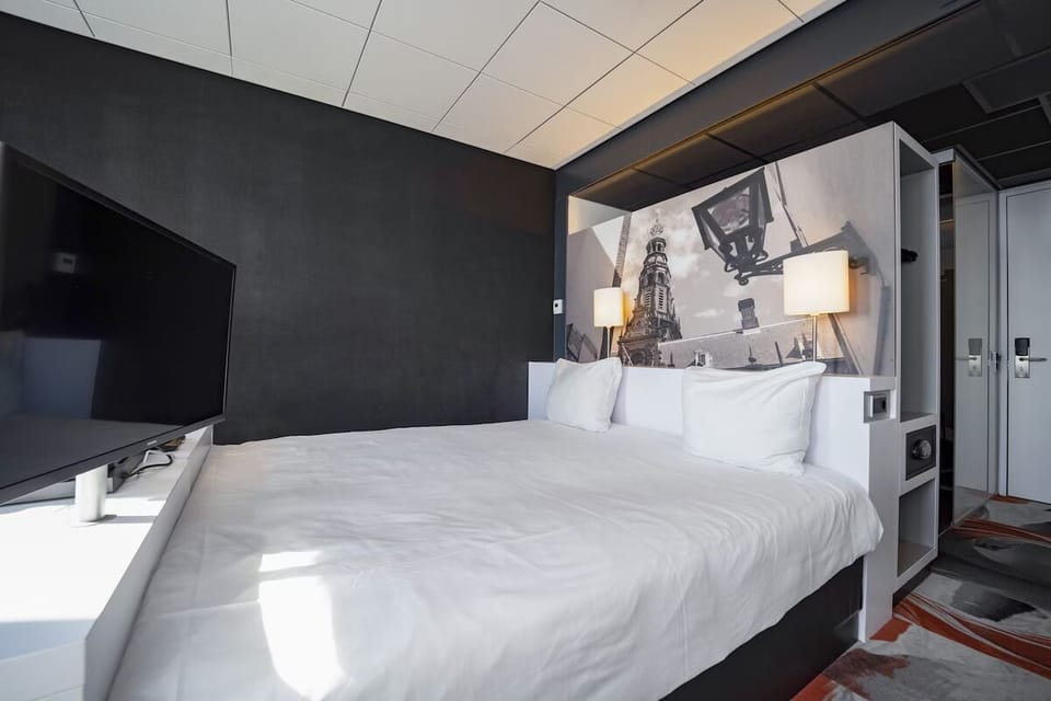 Recharge under warm lamps and an artistic statement headboard.