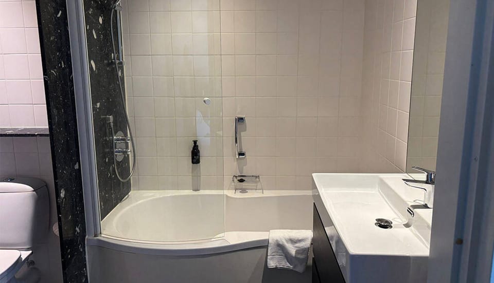 Start your morning smoothly with a bright vanity and tub.