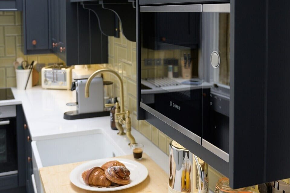Contemporary well-equipped kitchen