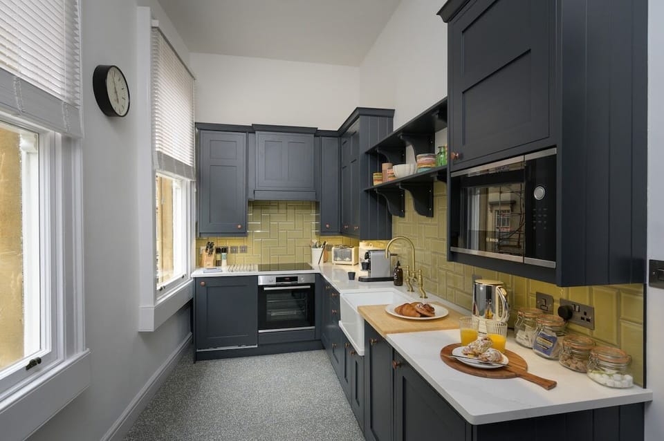 Contemporary well-equipped kitchen