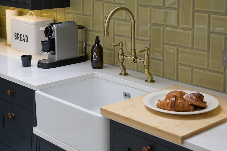 Contemporary well-equipped kitchen