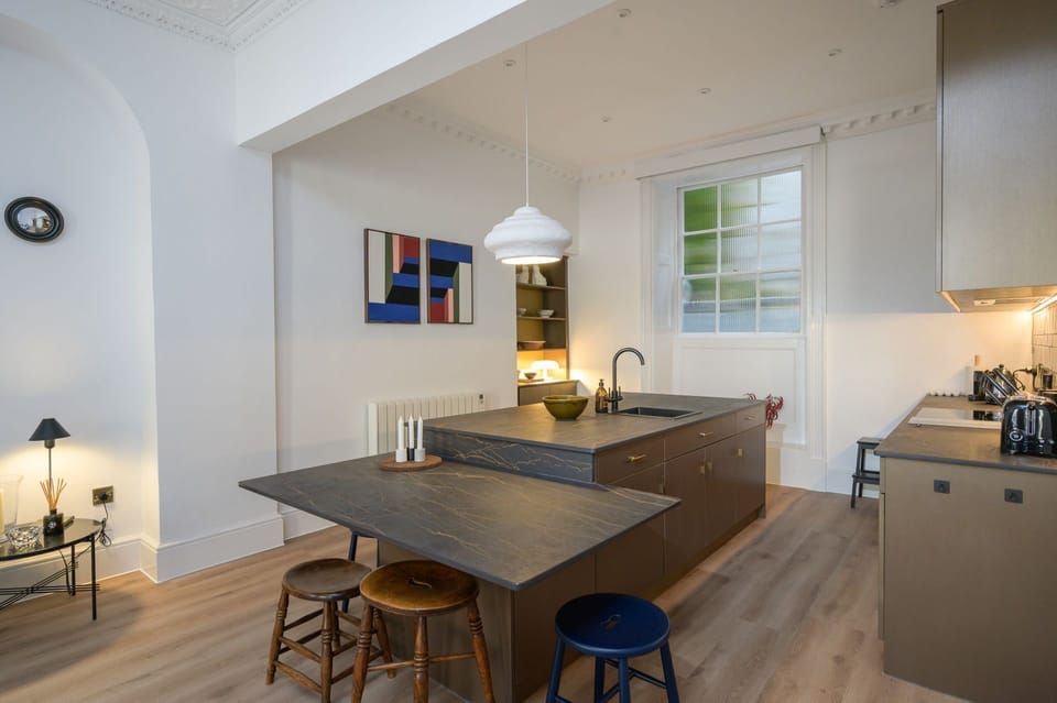 Contemporary well-equipped kitchen with a central island and breakfast bar