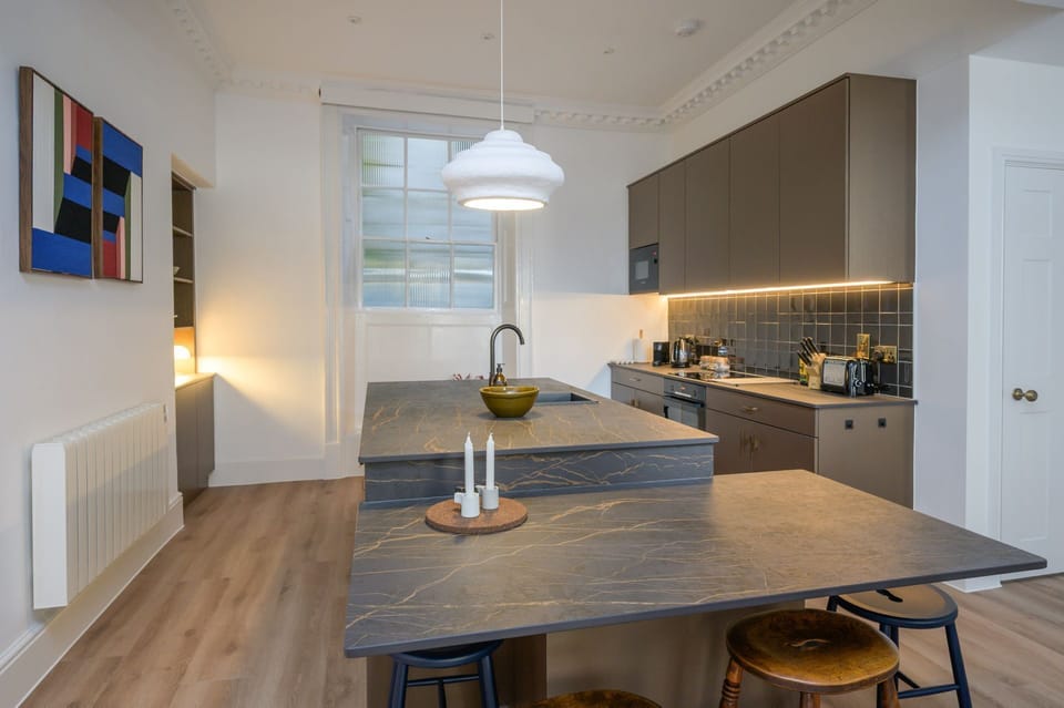 Contemporary well-equipped kitchen with a central island and breakfast bar
