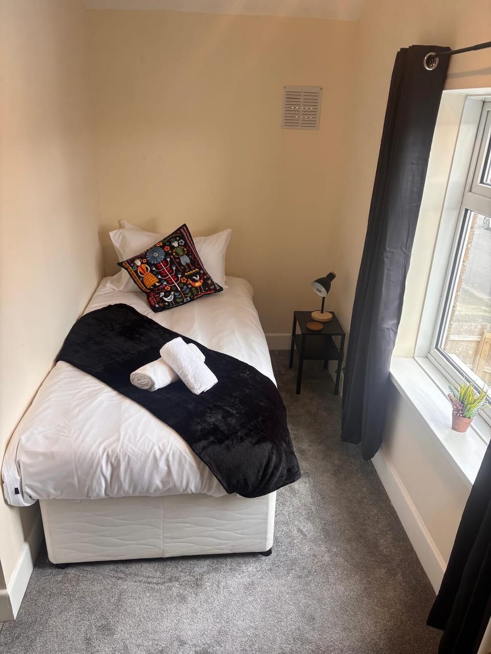 Bedroom 2 Single
