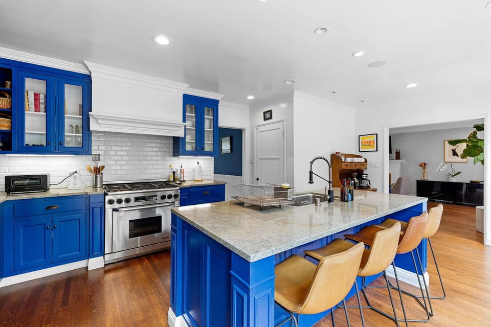 Cook and create in a stunning modern kitchen.