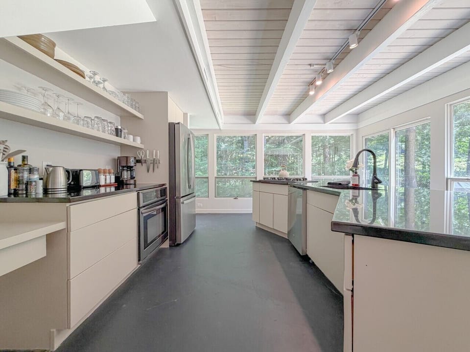 Bright, open and effortlessly inviting - This kitchen was made for coffee conversations, family dinners and weekend memories.