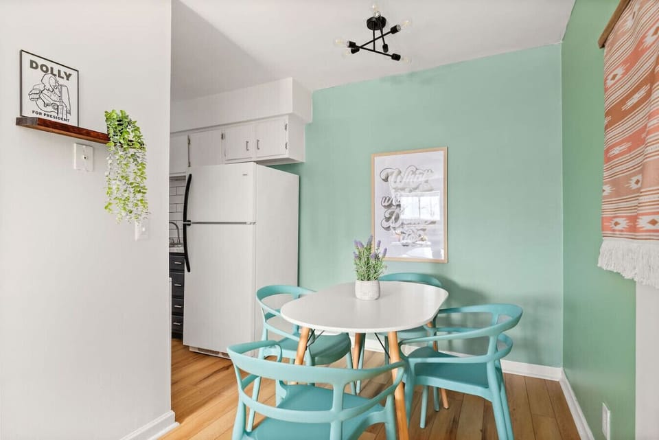 Yet another kitchen view ensures guests know exactly what to expect when they arrive.