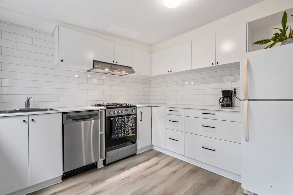 Kitchen: Culinary dreams come true in this sleek, modern space with top-notch appliances!