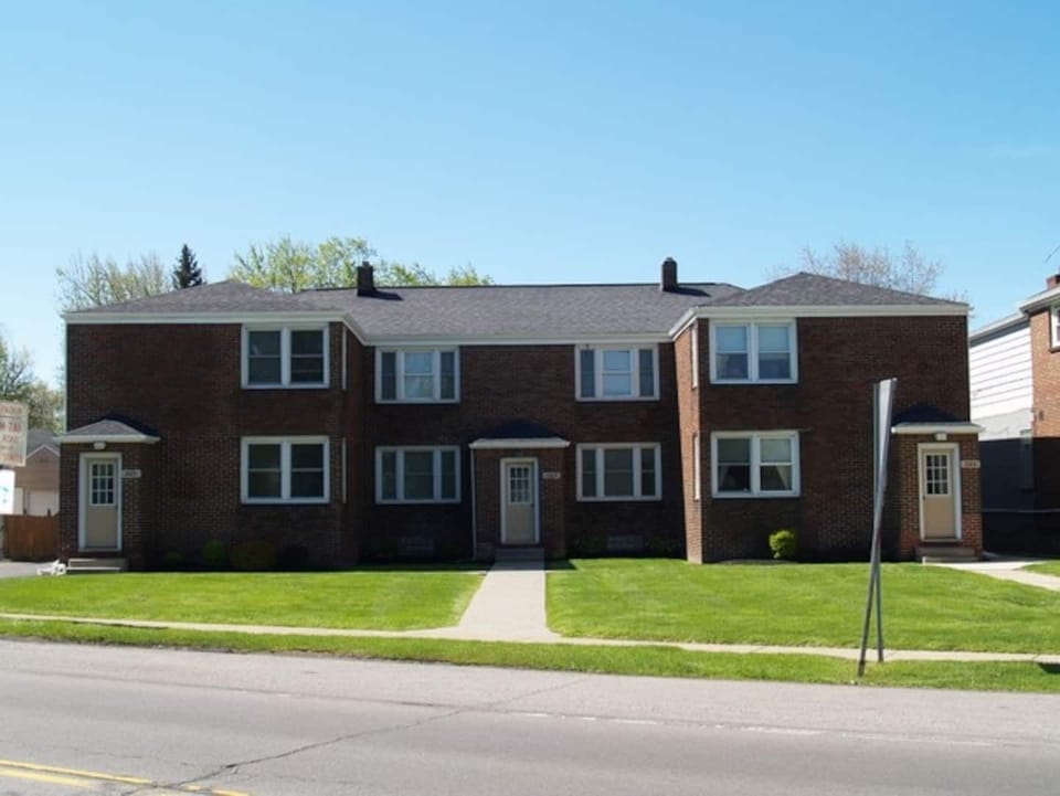 Located in safe, residential area, our Airbnb resides in a fully renovated, 6 unit building with garage parking for guests.