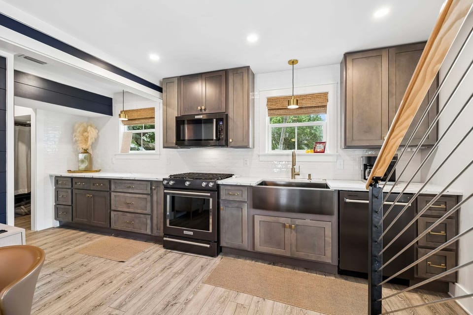 Dining + Kitchen at Oliver's